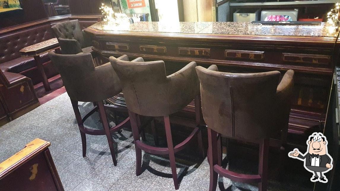 Dai un'occhiata agli interni di Caffe Bar Koš