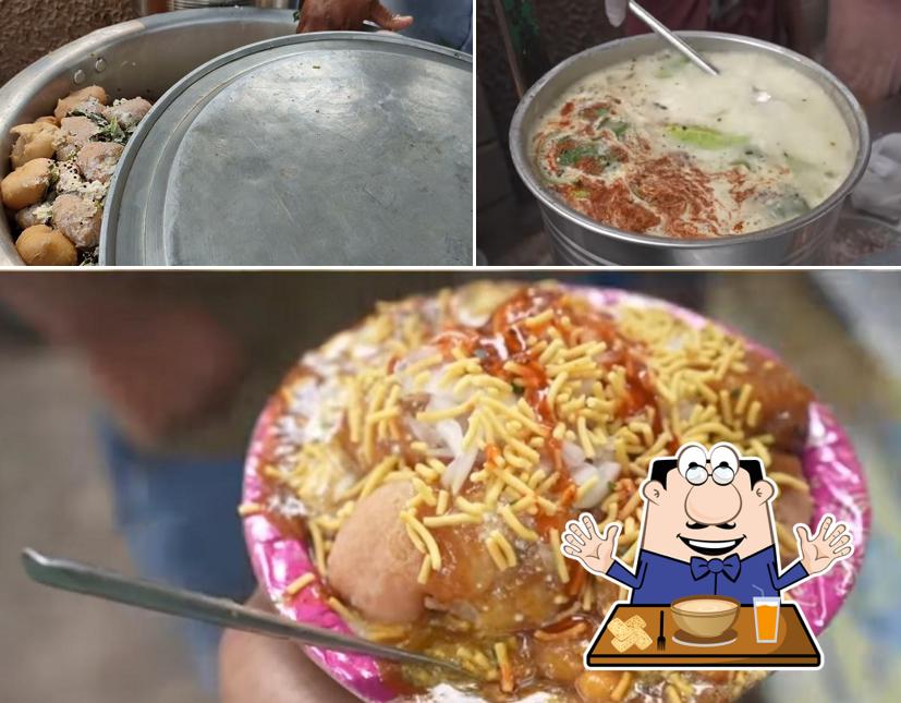 Clam chowder at sahoo Dahibara aaloodum stall Puri