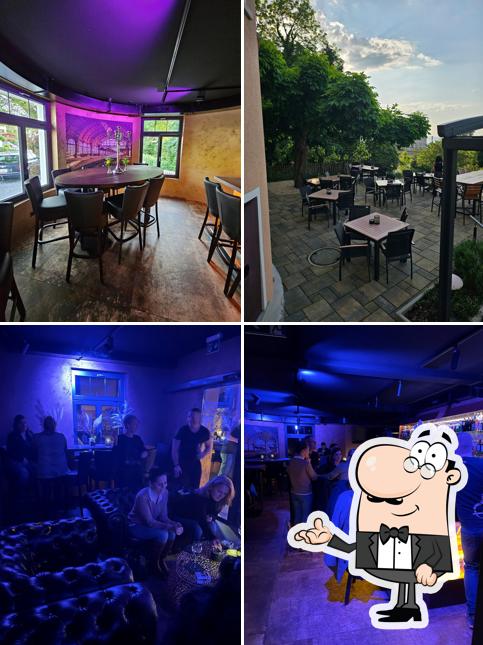 Installez-vous à l'une des tables de G5 Signature Bar