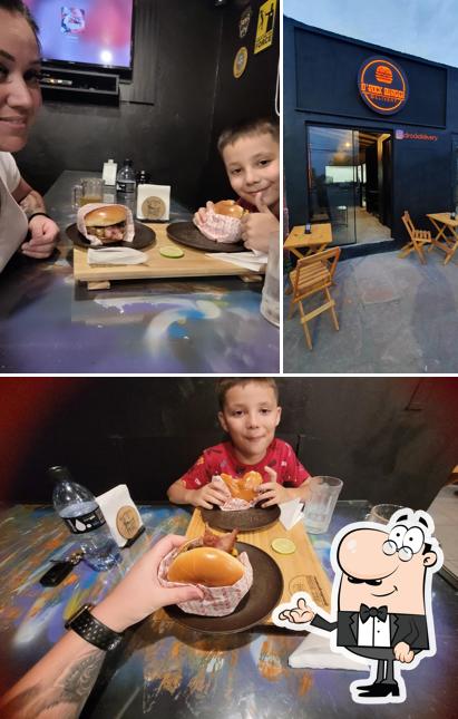 O interior do D'Rock Hamburgueria