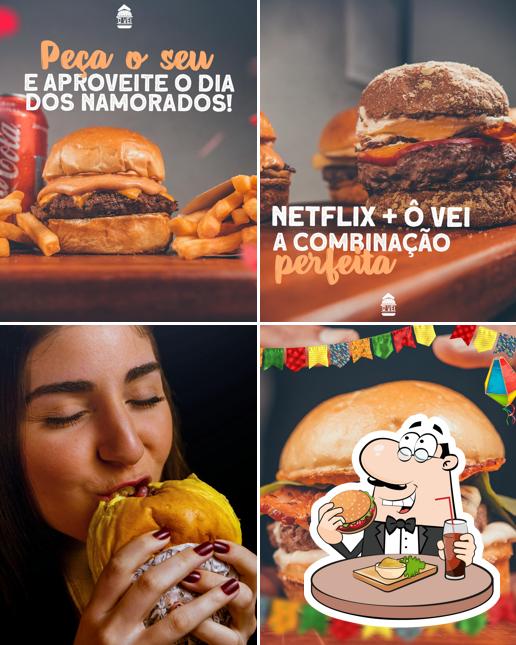 Delicie-se com um hambúrguer no Ô VÉI Hamburgueria