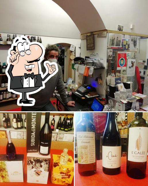 Dai un'occhiata agli interni di Altivini Enoteca Eroica