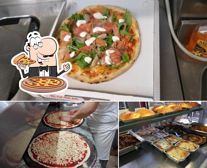 A Pizzeria Al Portico, puoi goderti una bella pizza