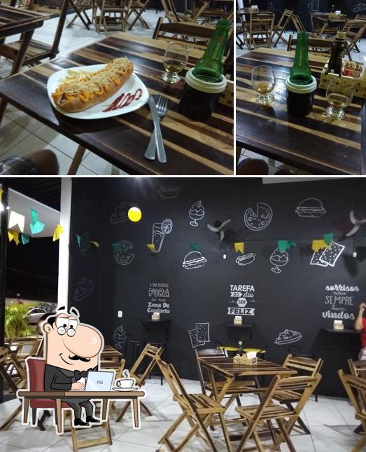O interior do Music Burguer