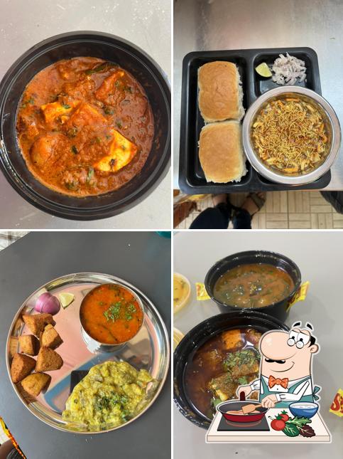 Chicken curry at Hotel Khandeshi Aasvad