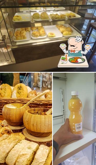 A comida e interior do restaurante