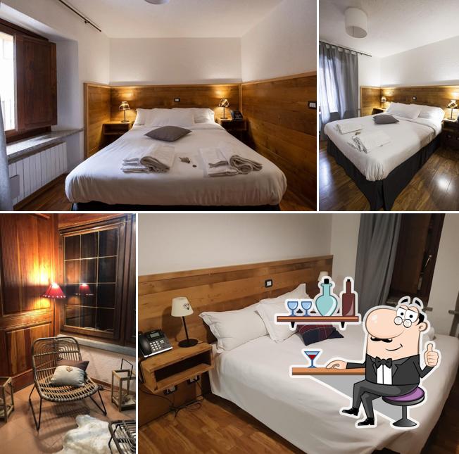 Siediti a un tavolo di Hotel Coeur Du Village