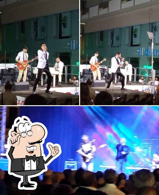 Dai un'occhiata agli interni di Caffe' Del Corso Snc Di Baccile Fabio E C