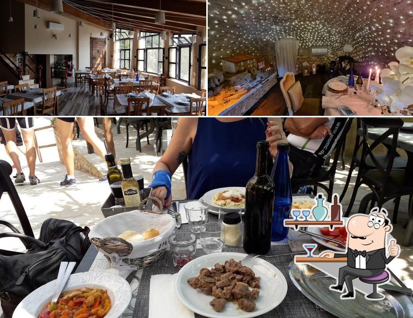 Siediti a un tavolo di Trattoria La Grotta