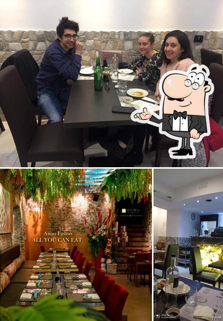 La interni e tavolo da pranzo del ristorante