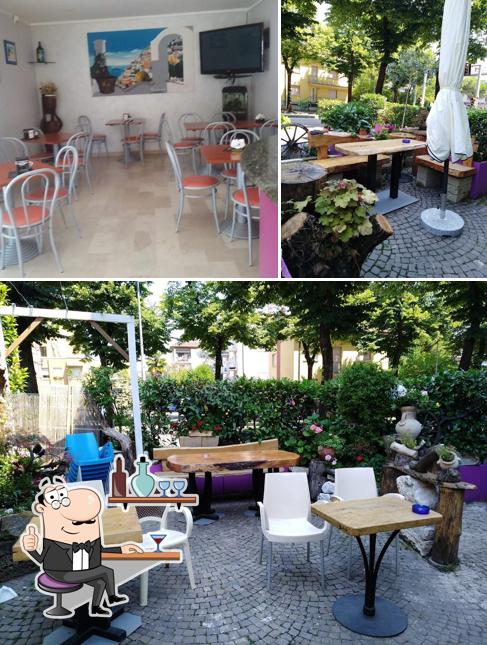 Dai un'occhiata agli interni di Bar Da Vinci