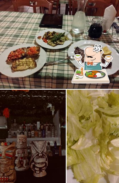 La foto della cibo e tavolo da pranzo di GARDEN ROSE