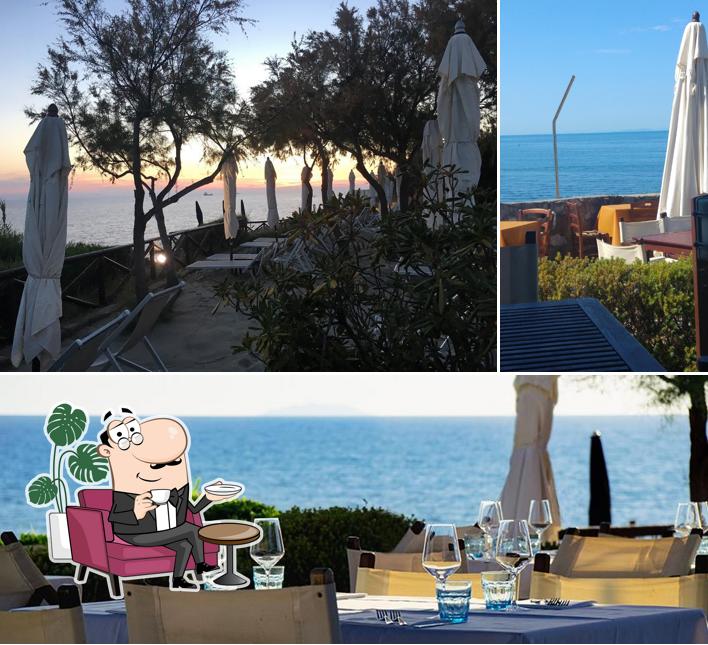 Dai un'occhiata agli interni di In Vernice RistoBeach presso Bagni Sama