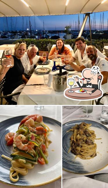 La immagine della cibo e esterno di Yacht Club Chiavari Ristorante
