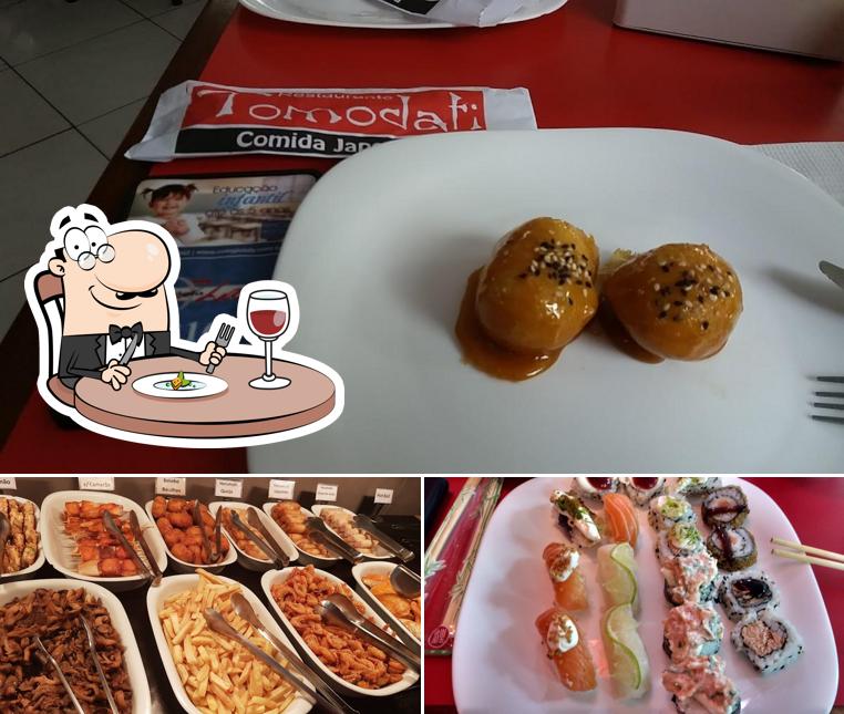Platos en Tomodati
