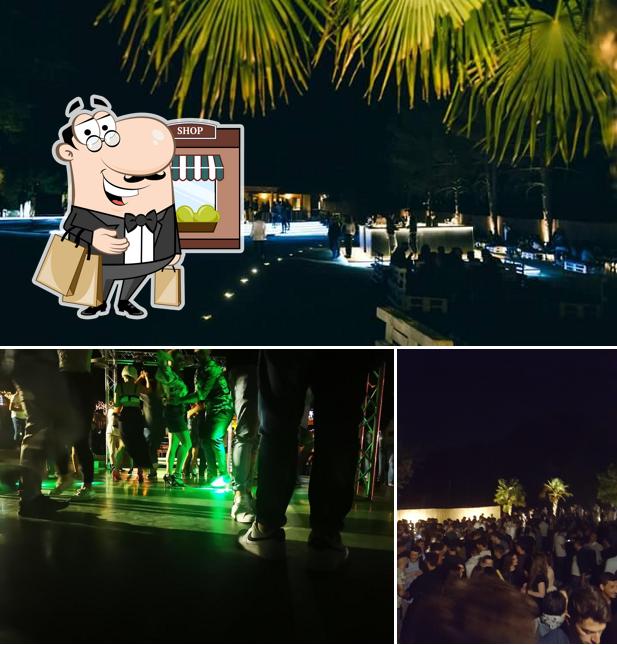 Puoi goderti l'aria fresca da seduto all'esterno di John Maverick Garden