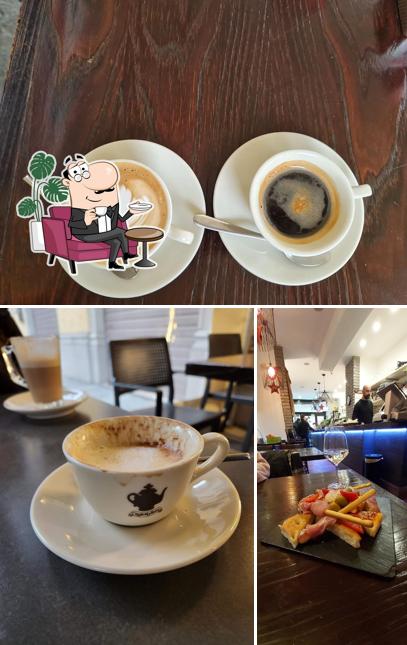 Questa è la foto che presenta la interni e cibo di Smart Coffee