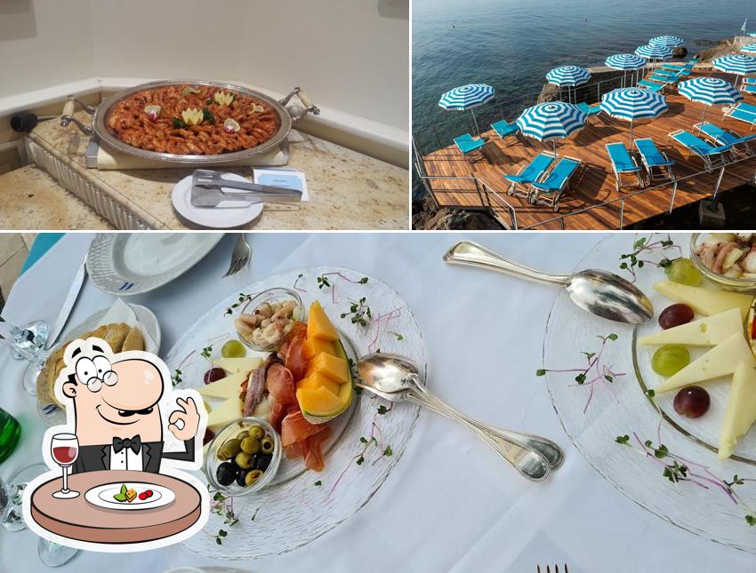 La cibo e interni del ristorante