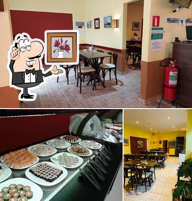 Sente em uma das mesas no Karê ya Restaurante culinária caseira do Japão