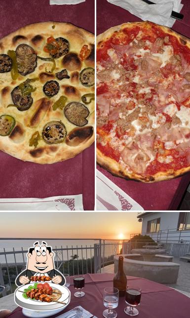 Questa è la foto che presenta la cibo e interni di pizzeria, griglieria, ristorante La Collina