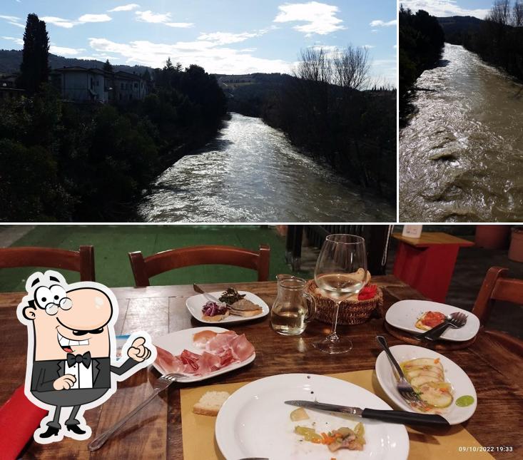 La immagine della esterno e tavolo da pranzo di La Cantina Nel Borgo Di Tanci Cristina & C. Snc