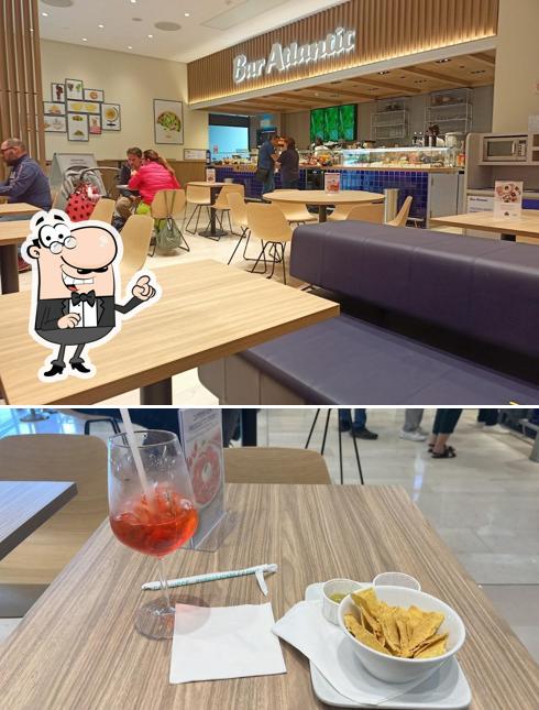 Dai un'occhiata agli interni di Bar Atlantic