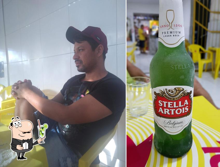 Desfrute de um drinque no Bar Do Jaco