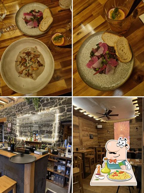 La cibo e interni del ristorante