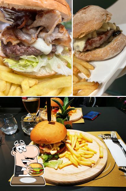 Prova un hamburger a Panday Cafè - Grill & Bar