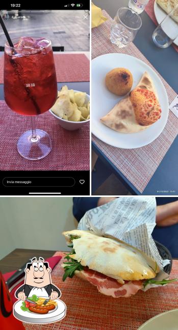 Platti al Vecchia Pizzeria La Puccia