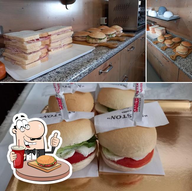 Prova un hamburger a Caffe' Roma