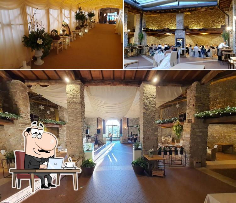 Siediti a un tavolo di Carlo Magno