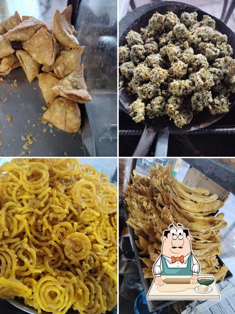 Samosa at New Shree ganesh madhav tea point and nasta house