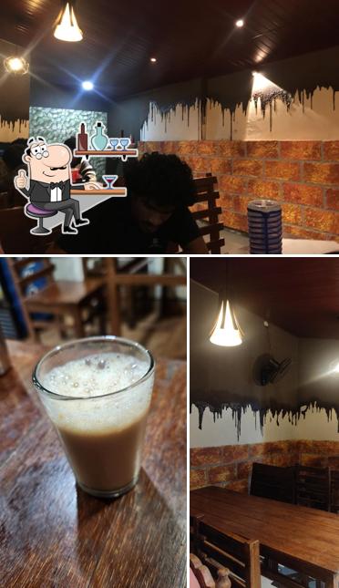 The interior of MommoS Restaurant
