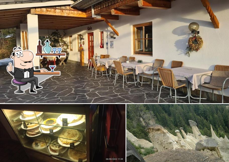 Dai un’occhiata alla foto che mostra la interni e esterno di Pyramidencafe | Café Piramidi