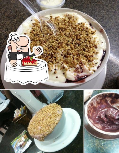 Pé de Açaí (Guaraná & Cia) serve uma escolha de pratos doces