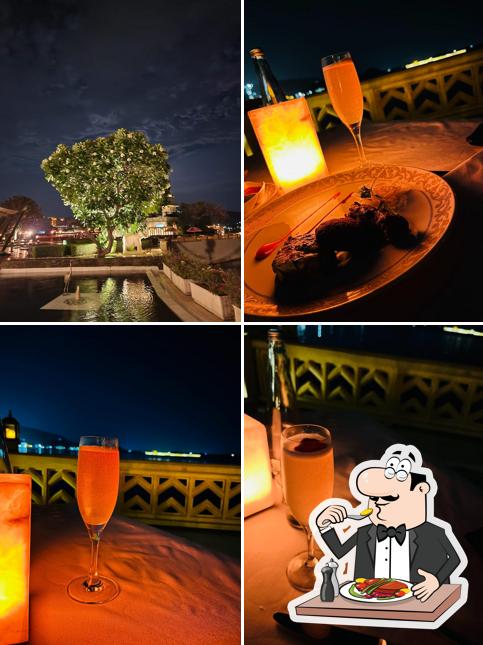 Food at Sheesh Mahal