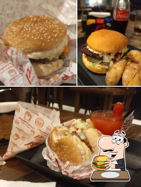 Pepperoni Pizza & Burguer IVOTI serve uma escolha de opções para os amantes dos hambúrgueres