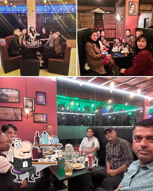 The interior of Cafe sub-urb