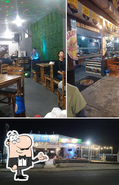 Sente em uma das mesas no Weiss Haus Restaurante e Petiscaria - Blumenau