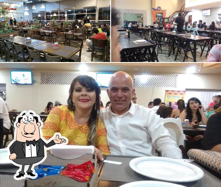Sente em uma das mesas no Pizzaria Massabor