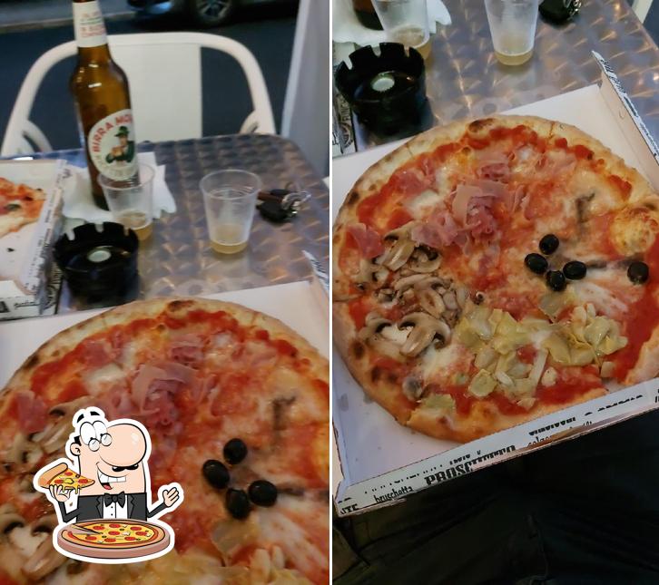 Ordina tra le svariate varianti di pizza