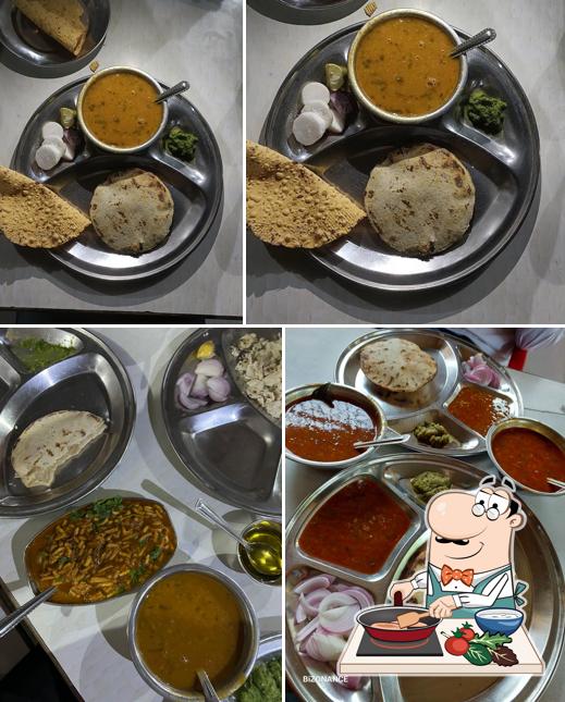 Chicken curry at Natti ka Dhaba ( Ma Ambeji Bhojnalay) Ver Singh ka Dhaba borkhed