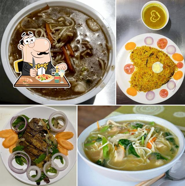 Pad thai at Tridhara Food Court