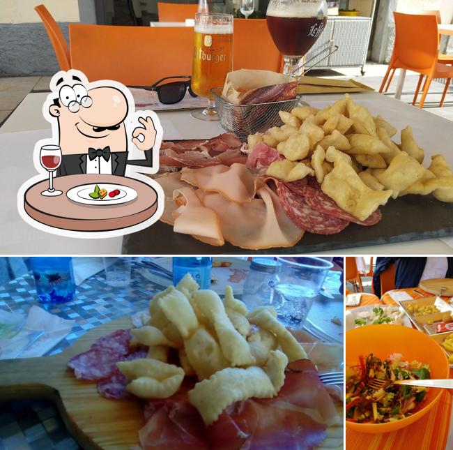 Questa è la immagine che raffigura la cibo e interni di Pizzicotto