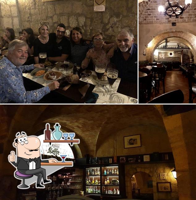 Gli interni di Old Station Pub Tarquinia