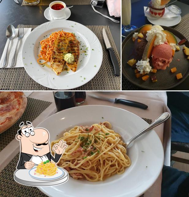 Spaghetti alla carbonara al Pizzeria La Famiglia