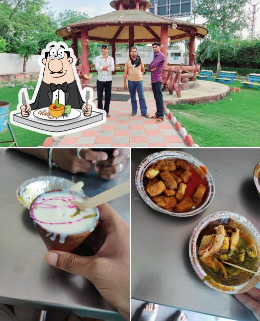 The photo of Saras Parlour सरस पार्लर’s food and interior