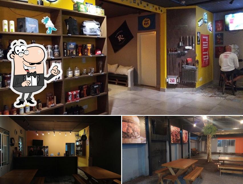 Sente em uma das mesas no Quintal Seu Zé Gastrobar