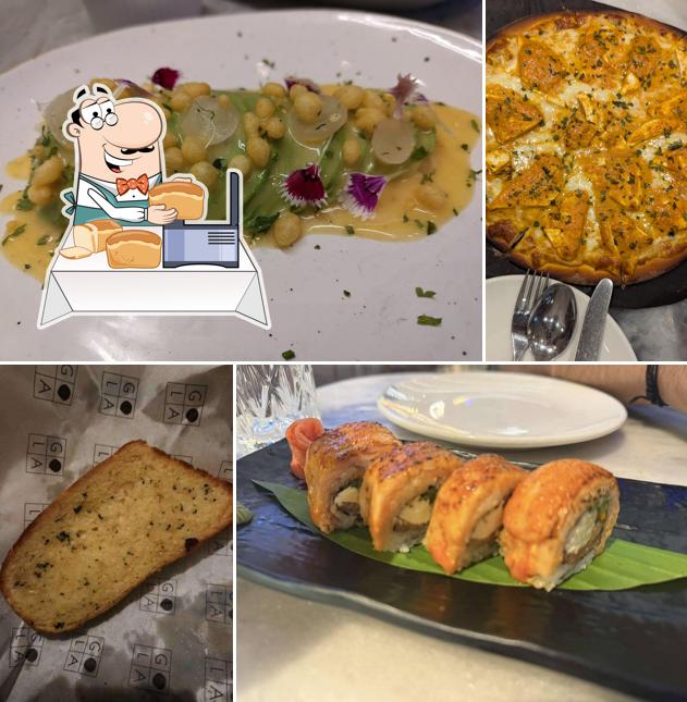 Garlic bread at Gola Sizzlers, Saket